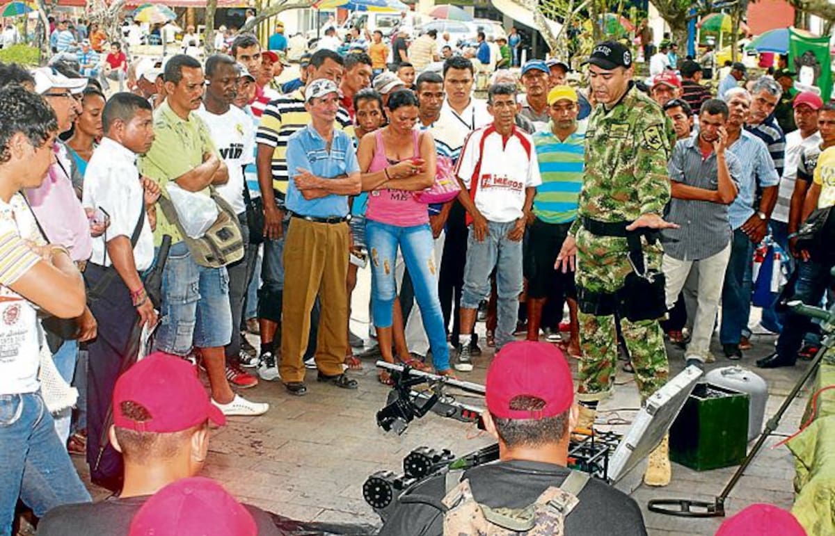 En el parque Santander de Sincelejo se cumplió la sensibilización contra las minas antipersona, impulsada por la Armada Nacional. MANUEL SANTIAGO PÉREZ/EL UNIVERSAL/