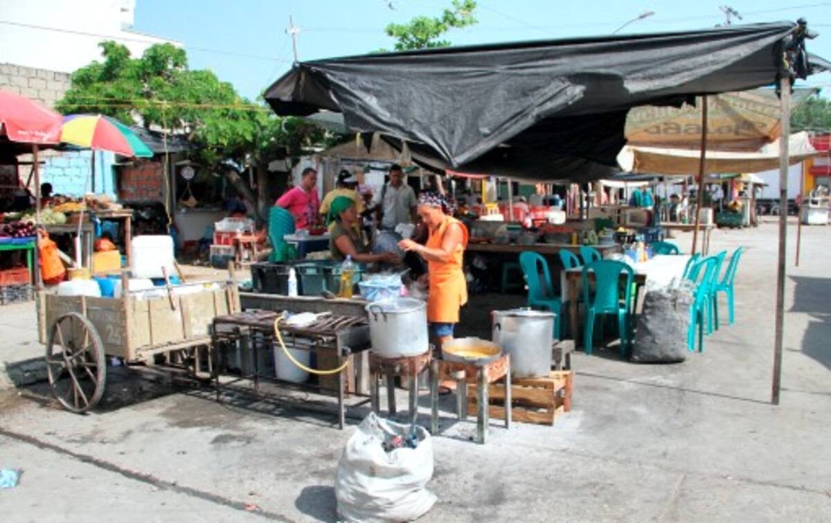 En una reunión realizada ayer las cocineras reiteraron su interés de quedarse en la plazoleta, mientas que la Gerencia de Espacio Público aclaró que por salubridad no es posible que estos restaurantes sigan funcionando en la calle. ÓSCAR DÍAZ – EL UNIVERSAL