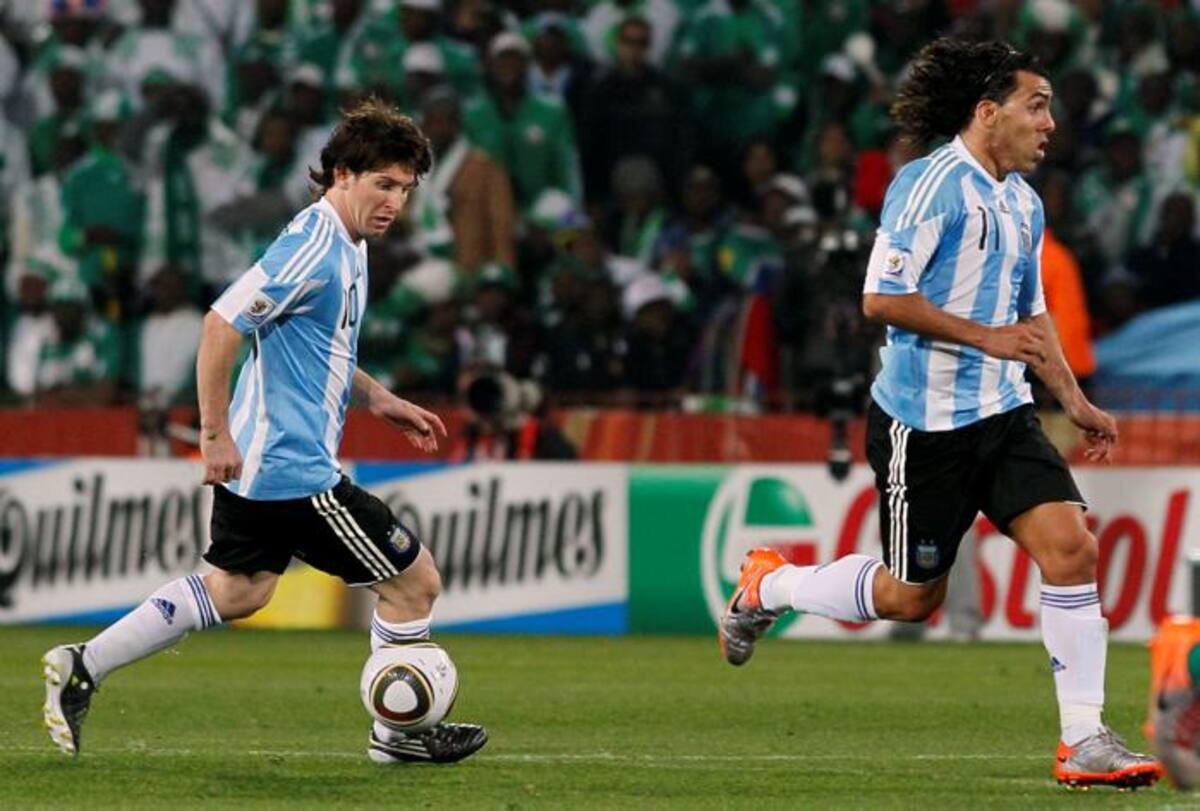 Carlos Tévez y Lionel Messi volverán a jugar juntos de nuevo en la Selección Argentina. AP Ricardo Mazalan