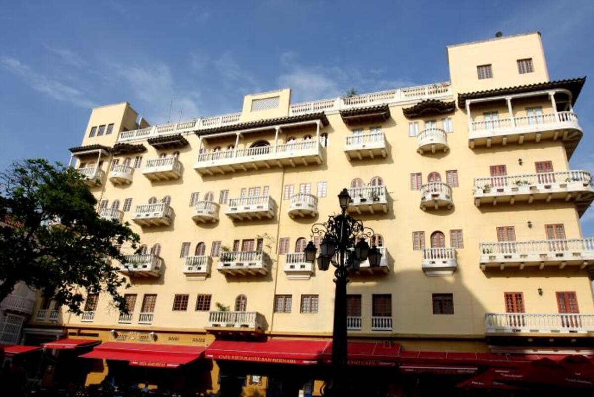 La farola de la Plaza de Santo Domingo, más que un adorno es un elemento que ya forma parte del entorno. ARCHIVO