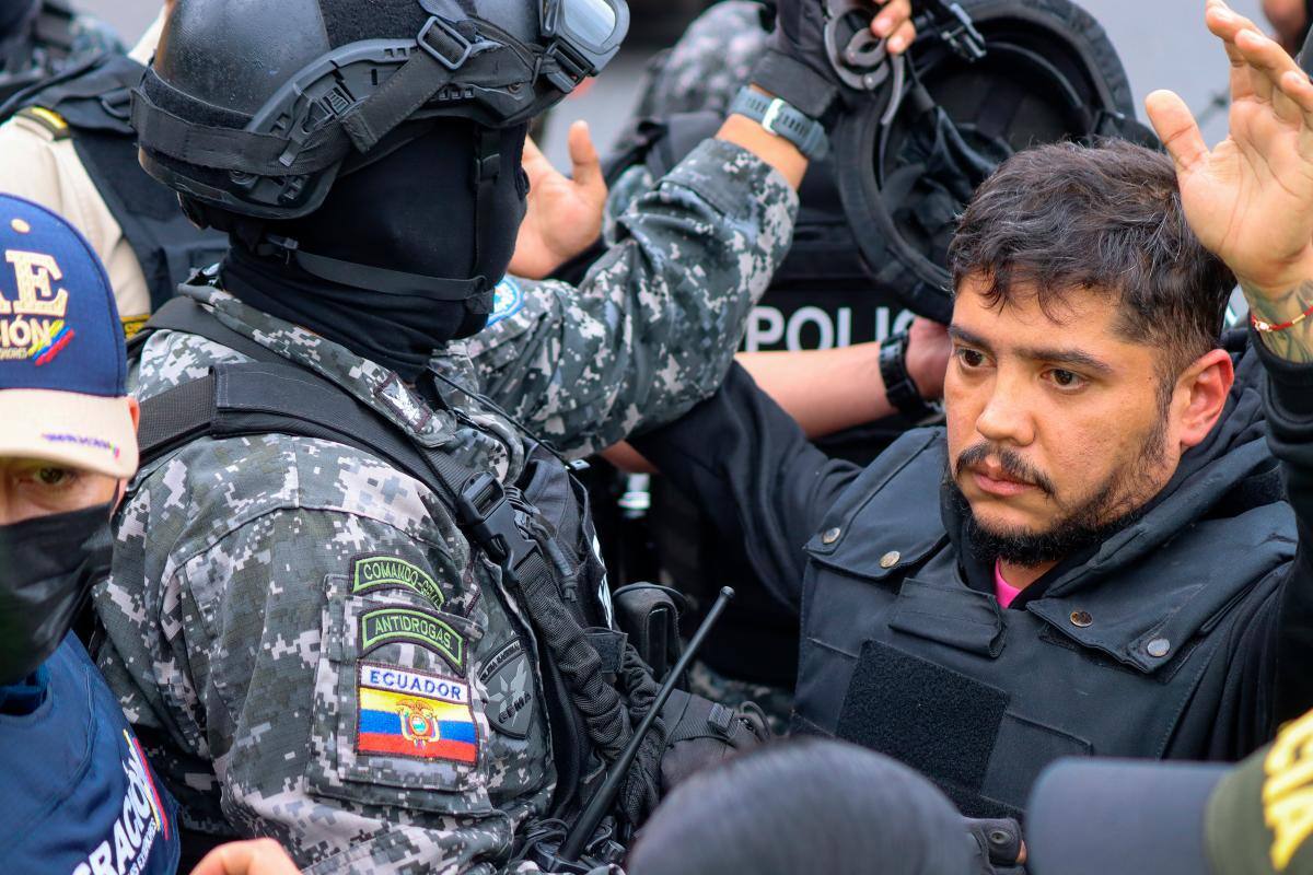 Ecuador entrega a un supuesto líder del cartel del Norte del Valle