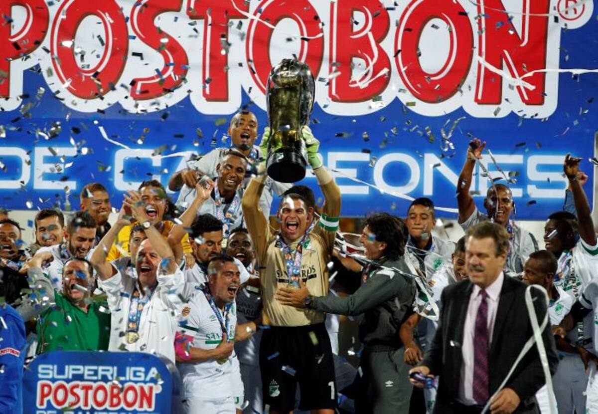 Deportivo Cali celebra el título de la Superliga Postobón. COLPRENSA