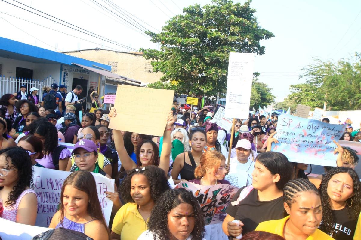 Galería: Así se vive la marcha por el Día de la Mujer en Cartagena