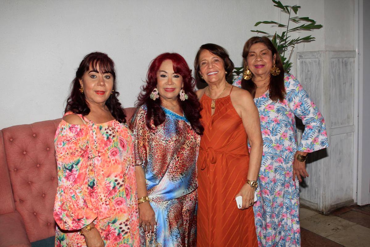 Camelita de Cabaleiro, Candy Cortés, Lucy Angulo y Gladys Juyo.