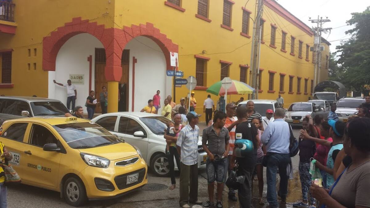 Los bloqueos en la Calle Larga en el Centro Histórico de la ciudad se extienden por más de una hora EL UNIVERSAL