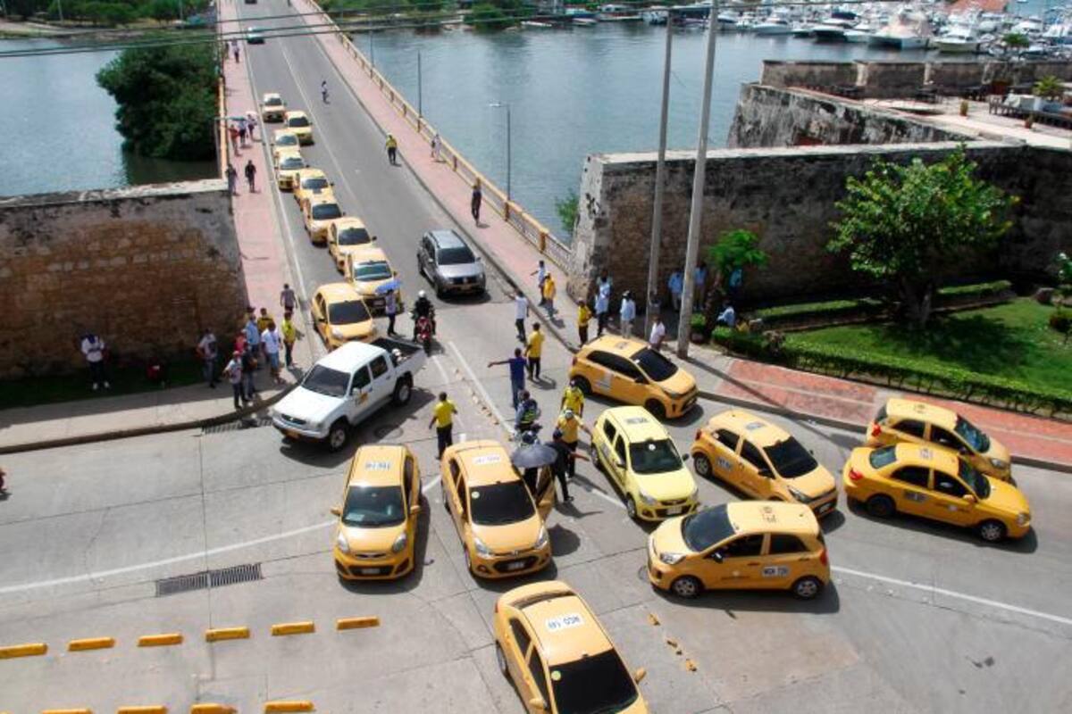 Por un mejor servicio: Jóvenes ofrecen capacitaciones a taxistas