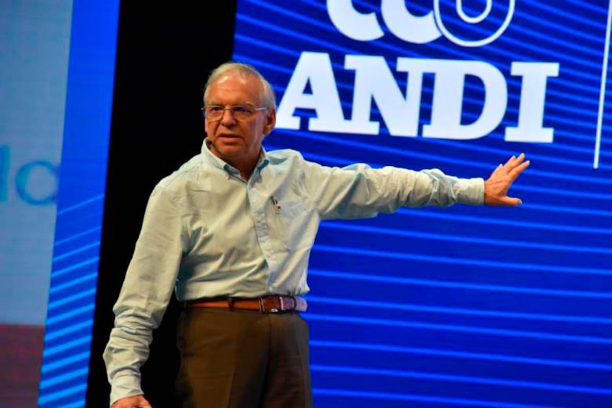 “Pongamos el país en obra”: propuesta de Minhacienda en congreso empresarial