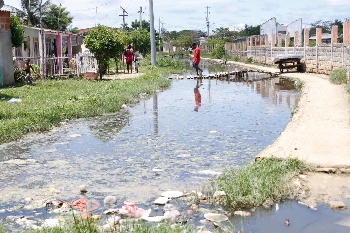 ¡De no creer! Así está hace muchos años la vía más importante de Santa Ana, Barú