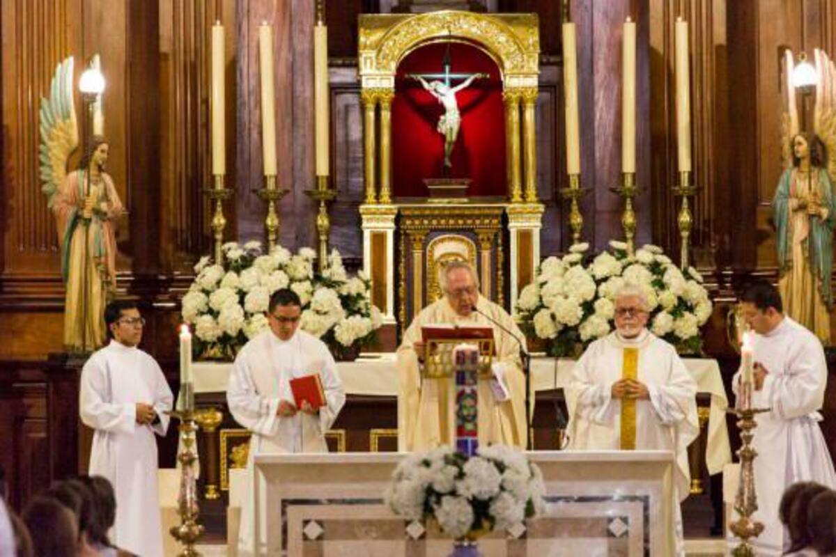 Mayores de 70 años o enfermos deben evitar ir a misa: Episcopado de Colombia