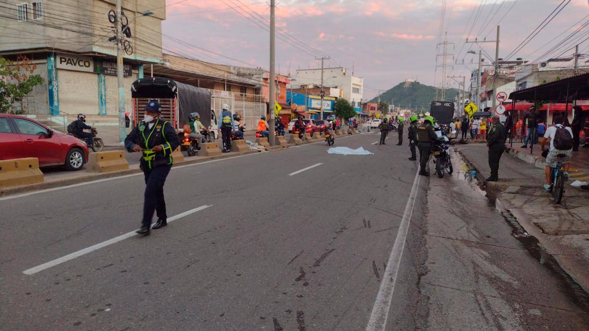 El cuerpo del hombre quedó tendido en la avenida Crisanto Luque.