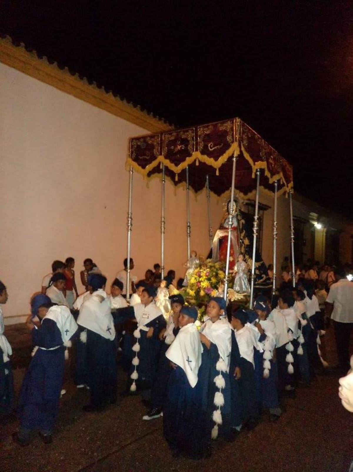 Jueves Santo. Niños encabezan la procesión de la Virgen de la Dolorosa. ABEL MARTÍNEZ RAPALINO*, ESPECIAL PARA EL UNIVERSAL