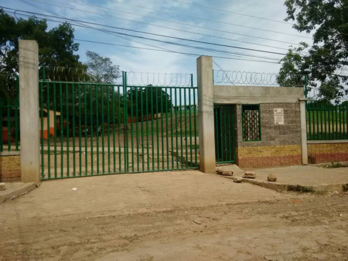 El encerramiento de la Institución Educativa Gabriel García Taboada fue una obra entregada por la alcaldía. Lila Leyva/ El Universal
