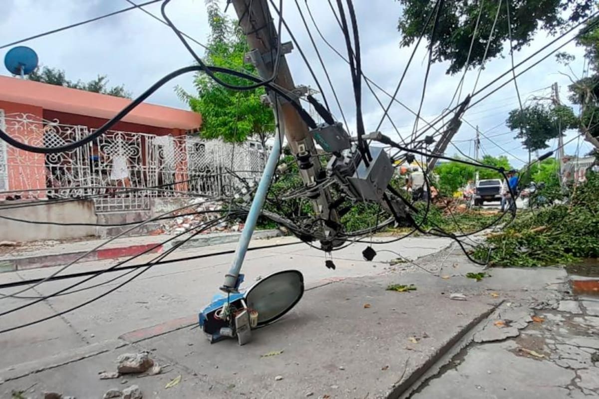 Video: Postes caídos, entre los daños causados por las lluvias en Cartagena