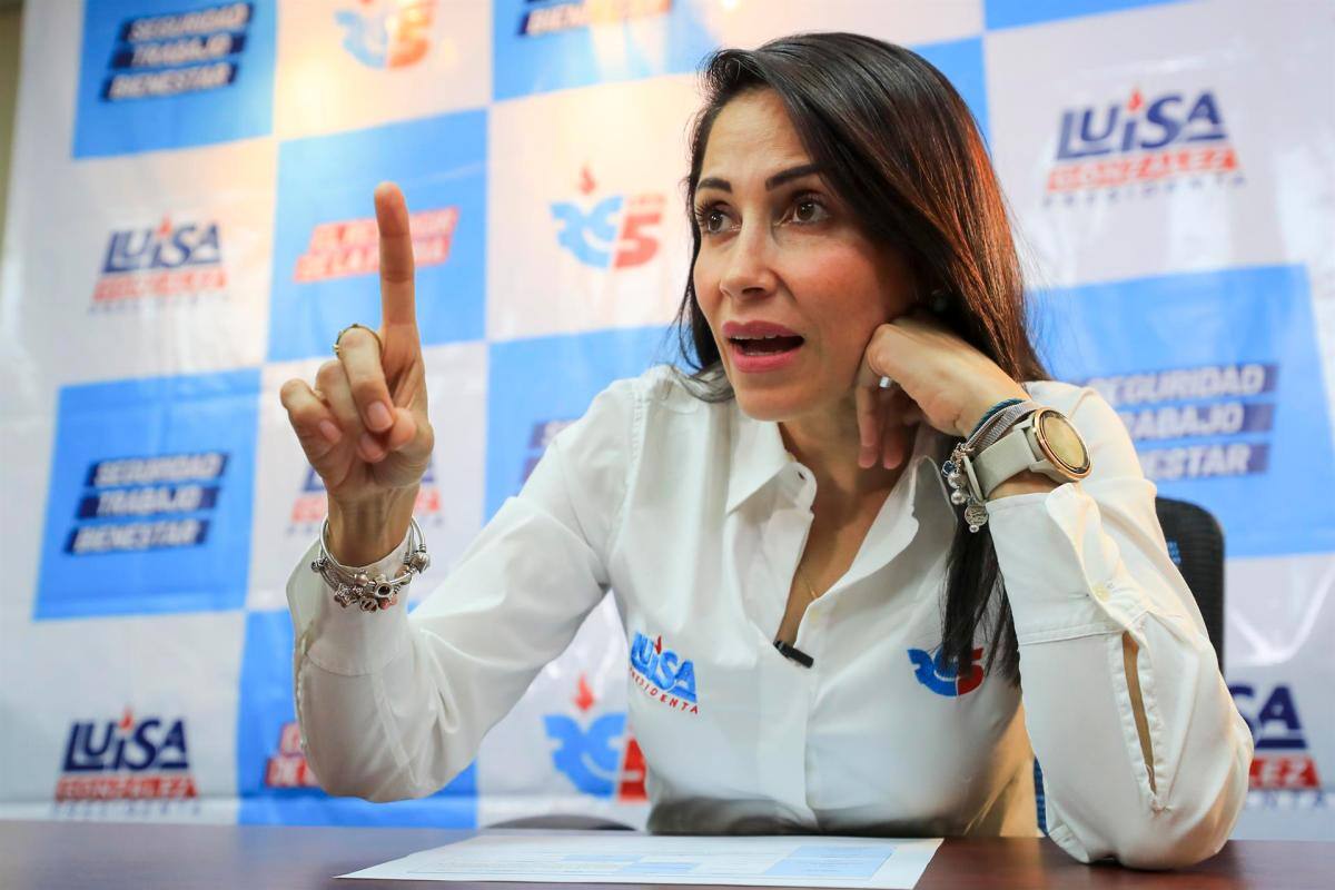 Candidata a presidencia de Ecuador denuncia que planean atentar contra ella