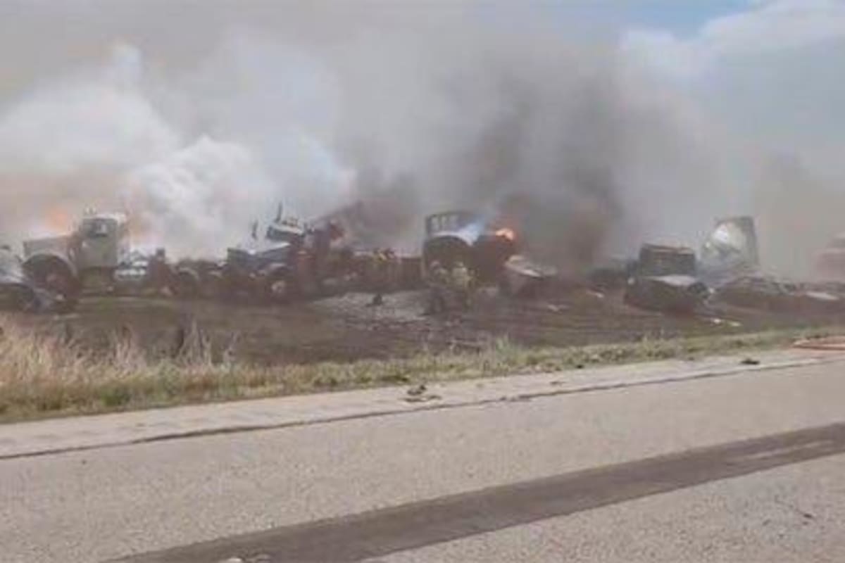 Seis muertos y 30 heridos deja accidente múltiple en Estados Unidos