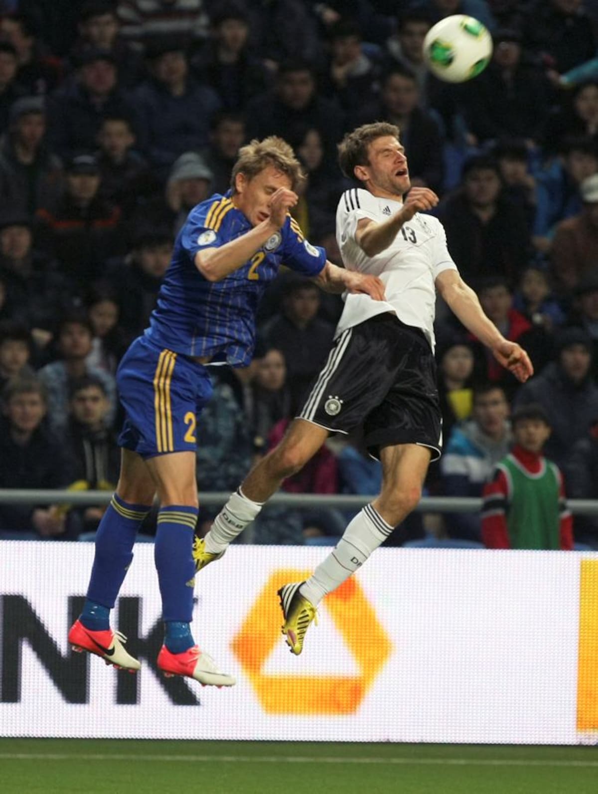 Thomas Mueller anotó un gol y participó en otros dos en el triunfo de Alemania por 3-0. AP Alexei Filippov