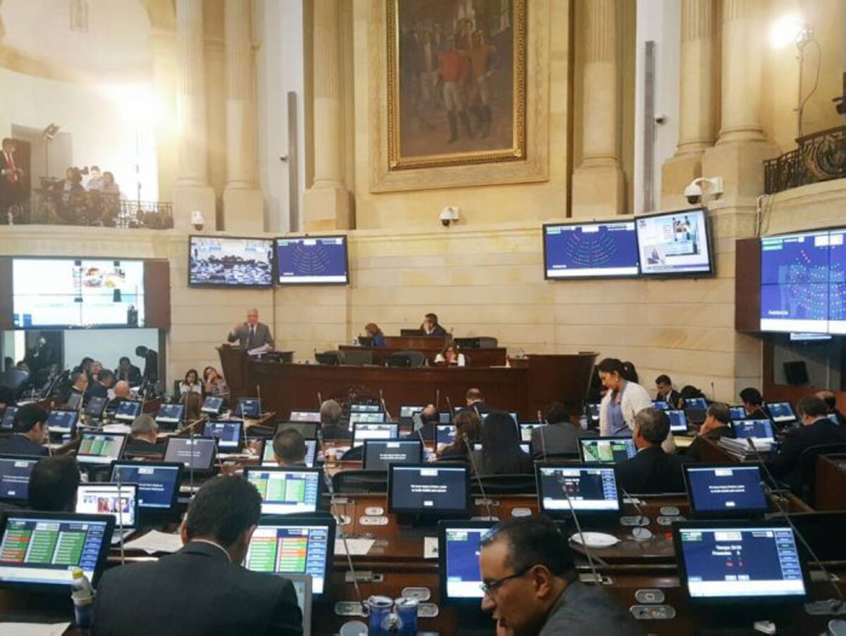 El contralor Edgardo Maya expuso ante la Plenaria del Senado que “los gastos mensuales del proyecto en promedio fueron de 120 millones de dólares”. Cortesía