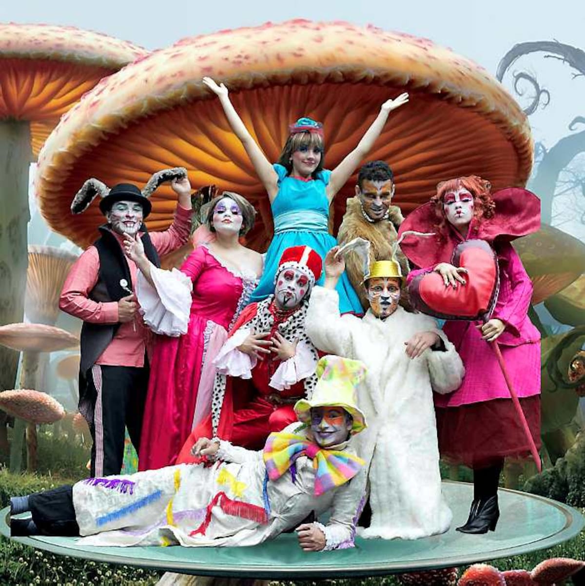 En su fantástico recorrido, Alicia se topa con sorprendentes personajes locos y extravagantes. CORTESÍA