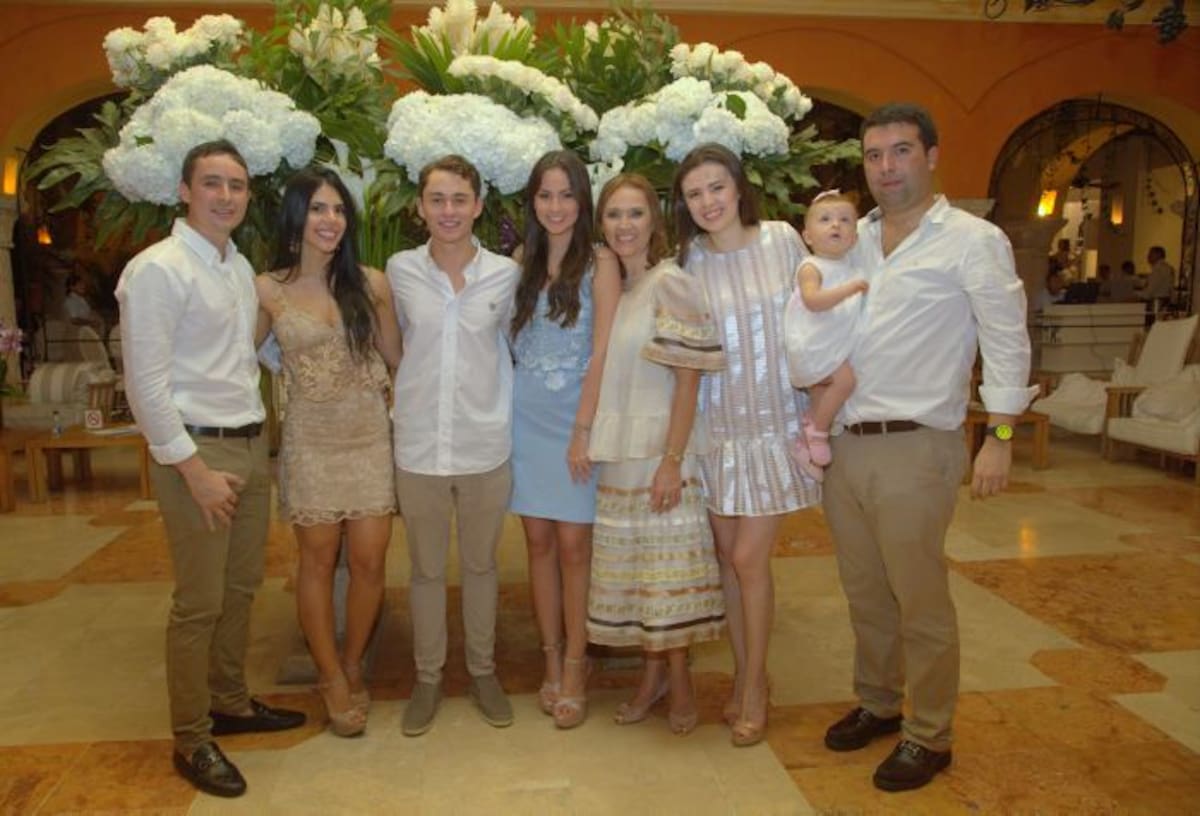 Manuel Sebastián Lineros Hernández, Paola Salleg, Alfonso Jaller, María Lucía Lineros Hernández, Ibet Hernández, Ana Carolina Lineros Hernández, María Guerrero e Ignacio Guerrero Patiño. MARUJA PARRA - EL UNIVERSAL