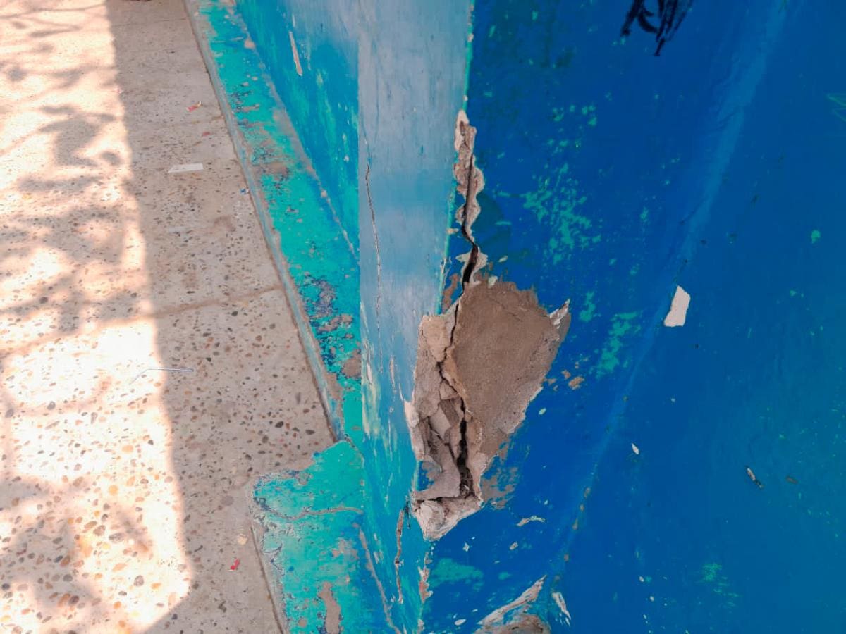 La Institución Etnoeducativa de Santa Ana enfrenta problemas de hacinamiento y deterioro de la infraestructura, poniendo en riesgo la educación de los jóvenes.