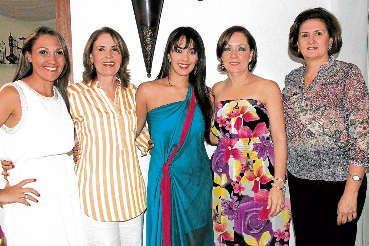Claudia González, Margarita De León, Cindy Angulo Hoyos, Martha Hoyos y Patricia Nery.