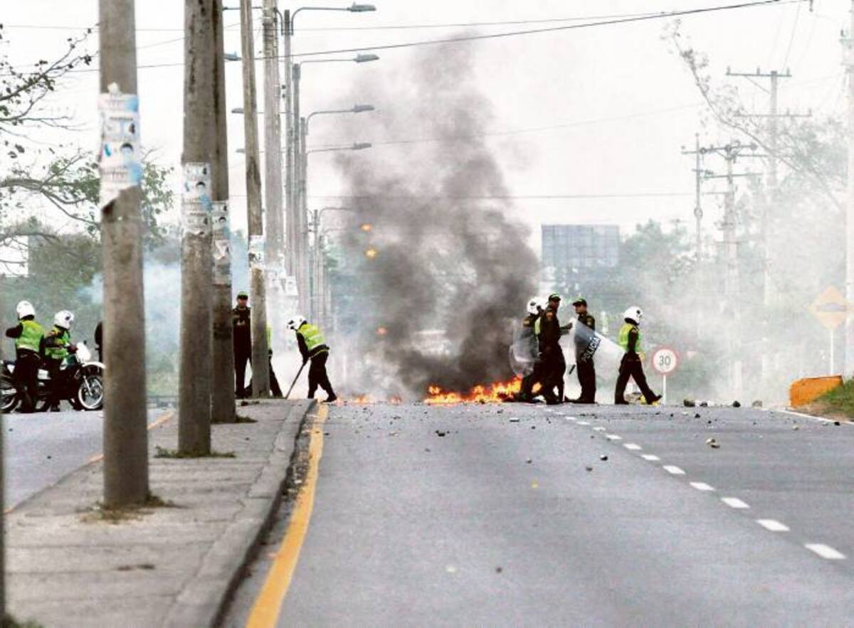 Los desmanes se registraron a raíz de los fuertes controles de la policía Nacional a los motociclistas.