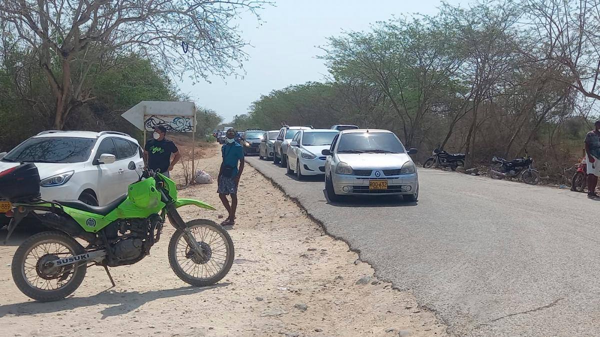 Control de ingreso vehicular en la entrada a Playa Blanca. //Fotos: Julio Castaño - El Universal