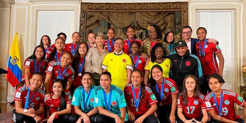 “Las chicas han sacado más títulos que los muchachos, son subcampeonas”: Petro