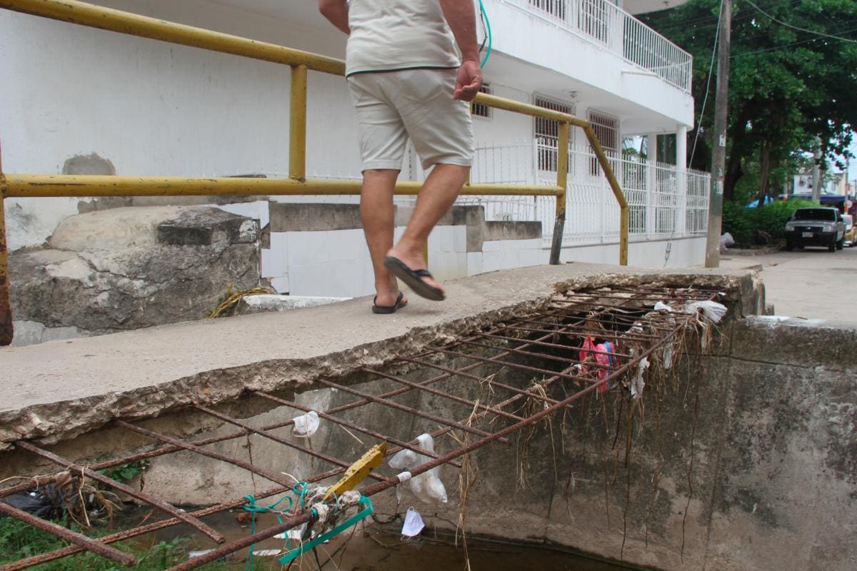 ¡Se desplomó! Peligro en puente que une a San Fernando con Alameda La Victoria