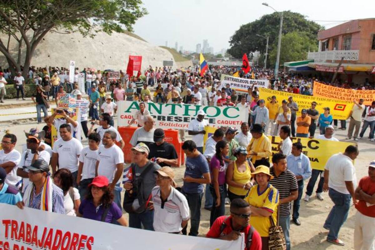 Los marchantes arengaron contra la política de los Estados Unidos y el gobierno de Juan Manuel Santos. LUIS APARICIO-EL UNIVERSAL