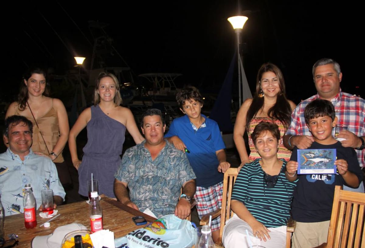 De pie: María Isabel Cañas, Andrea Galvis, Julián Rodrí-guez, María Claudia Vergara y Gabriel De Zubiría; sentados: Javier Zurek, Pedro Rodríguez, Nena Echeverry Román y Lucas Rodríguez.