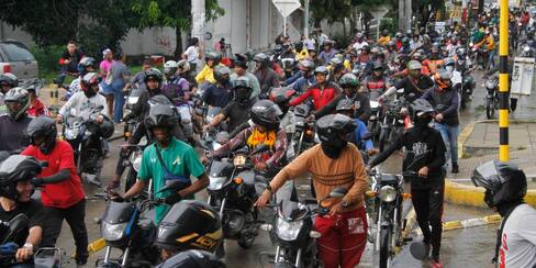 Cartagena: 16 años de restricciones al mototaxismo y pocas soluciones