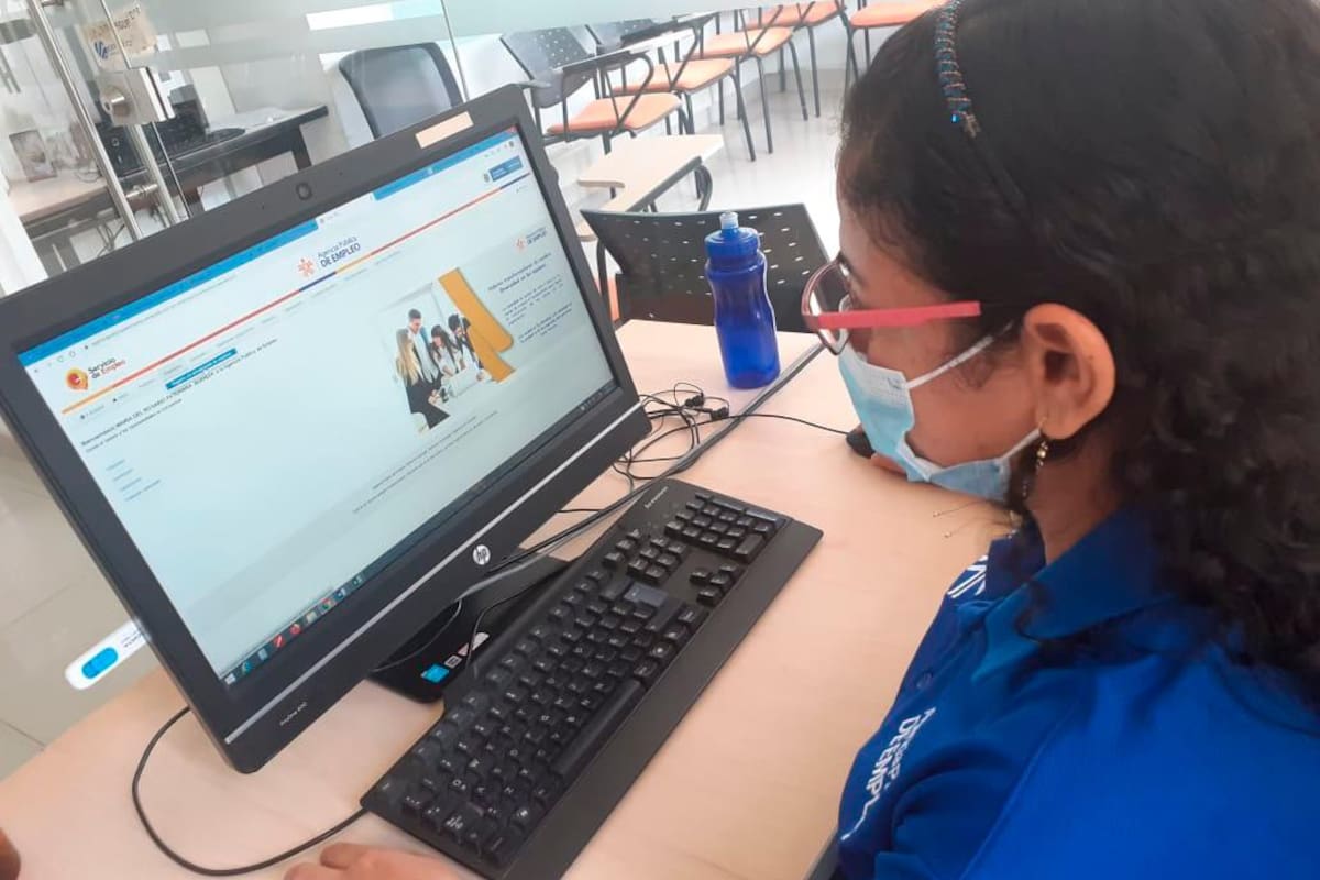 Agencia Pública de Empleo SENA intermedia 90 vacantes laborales