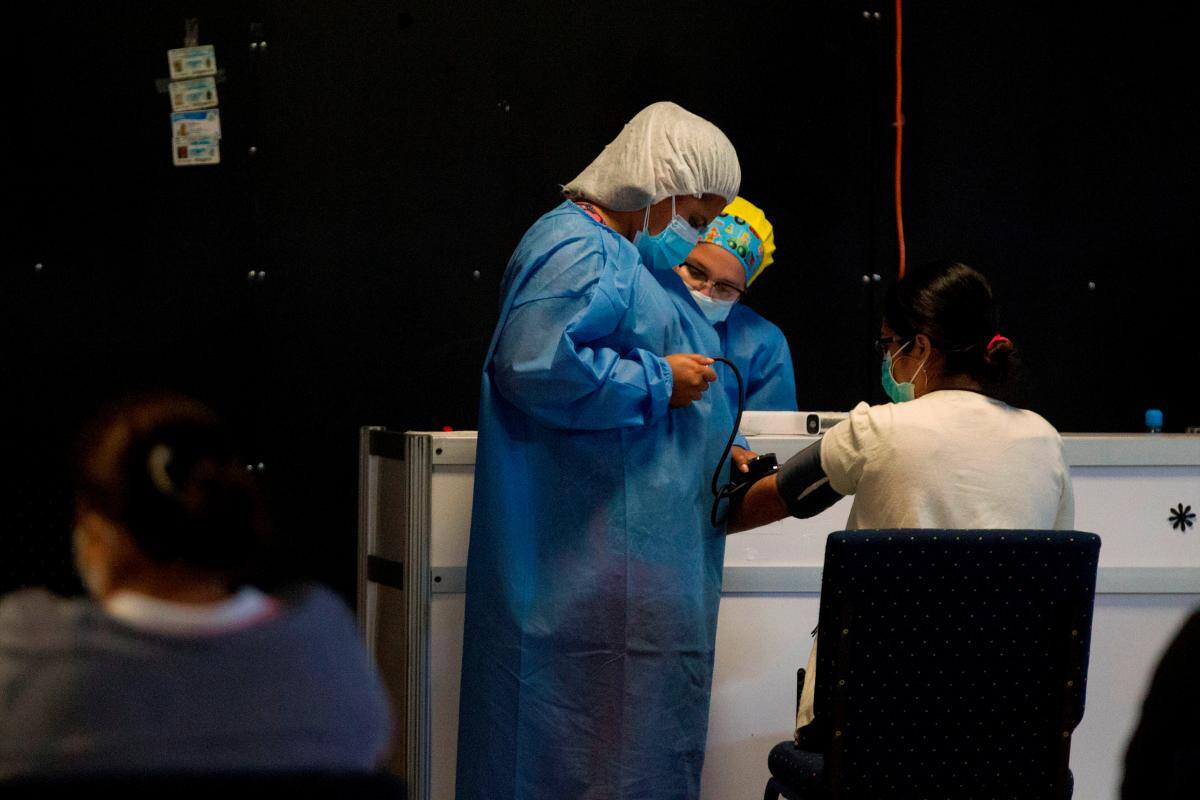 Bulgaria: Médicos recibirán 5 euros por cada vacunado anticovid