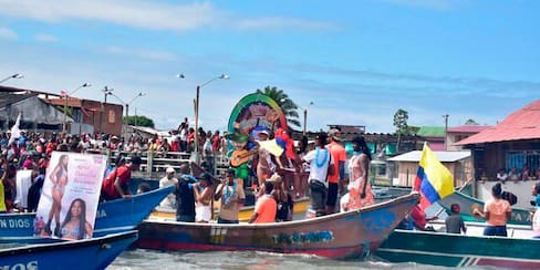 Armada rescató a 16 personas que naufragaron en desfile en la bahía de Tumaco