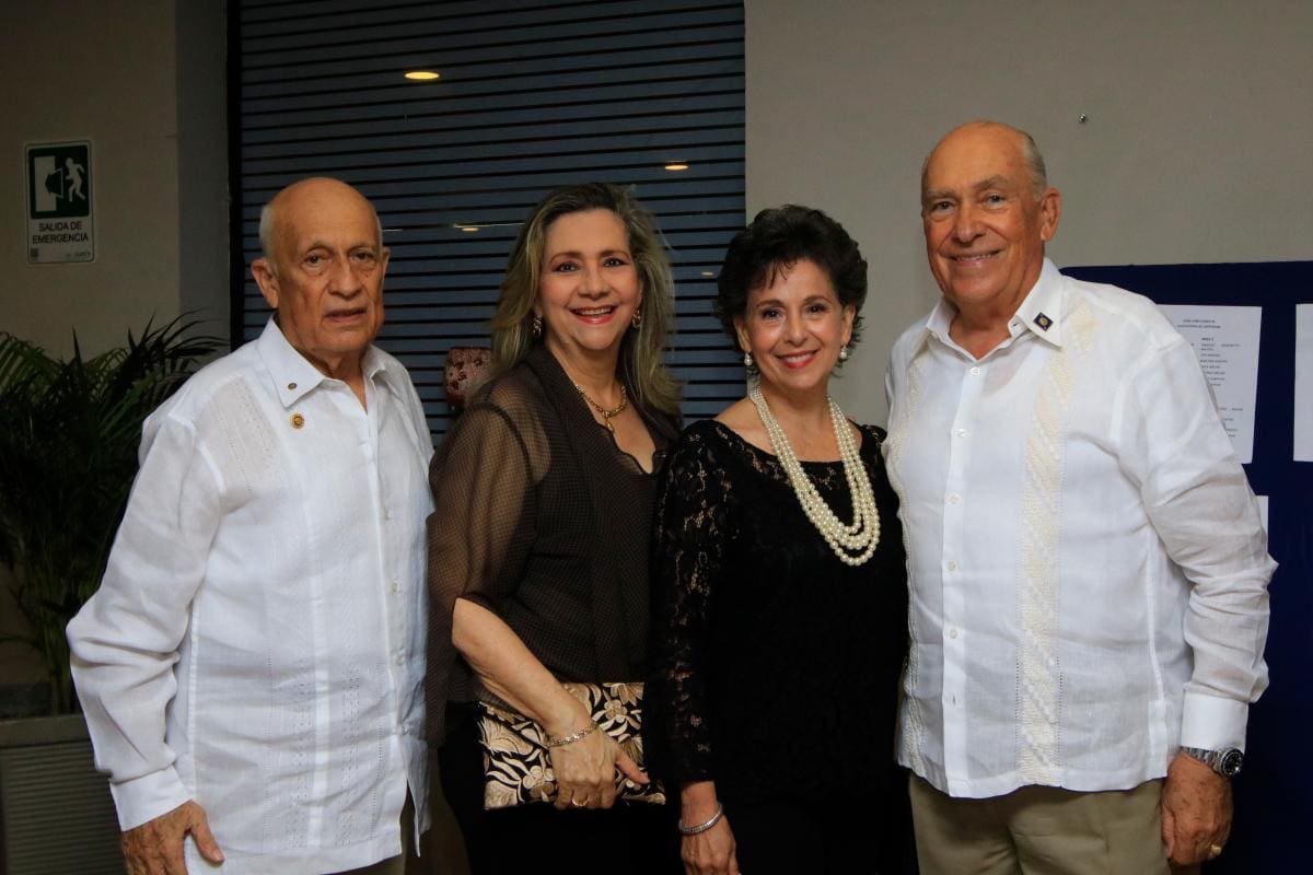 Roberto Spicker, Vicky de Spicker, Gloria de Spicker y Germán Spicker.