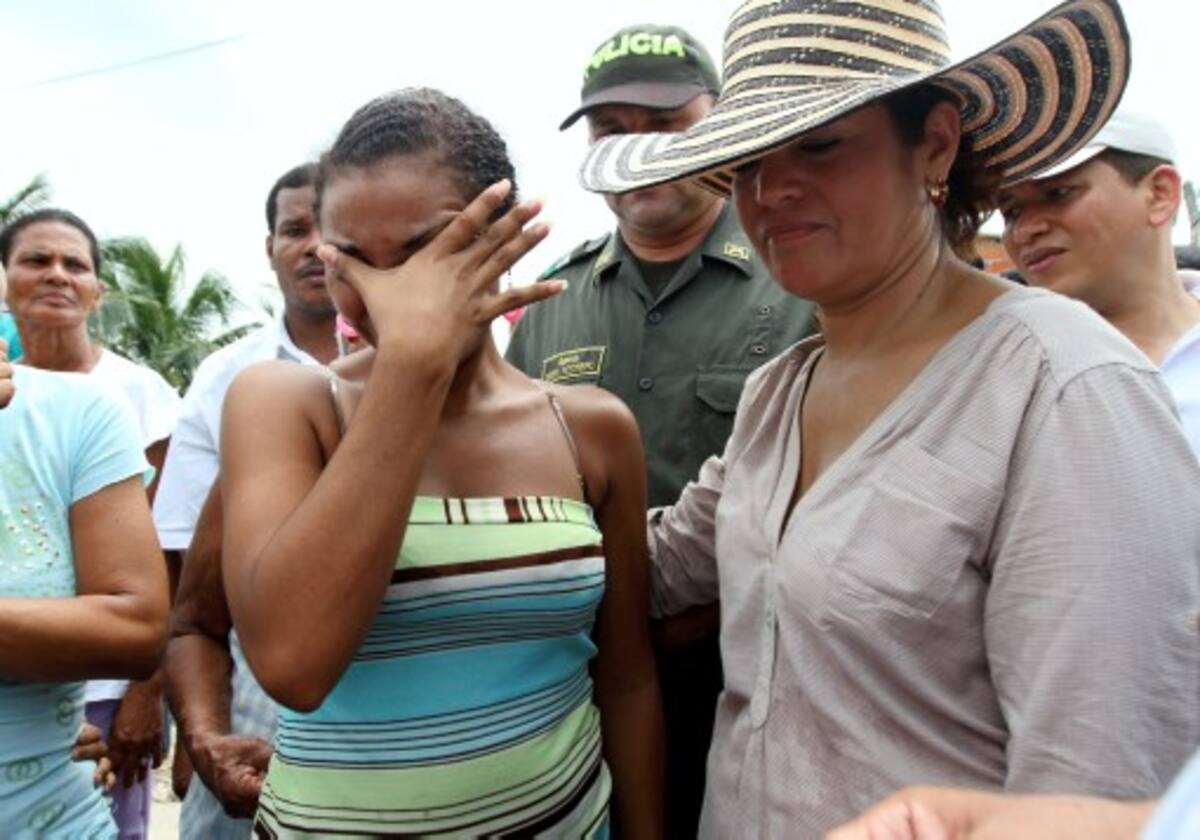 La alcaldesa Judith Pinedo recorrió la zona devastada y escuchó los relatos dramáticos de los damnificados. AROLDO MESTRE - EL UNIVERSAL