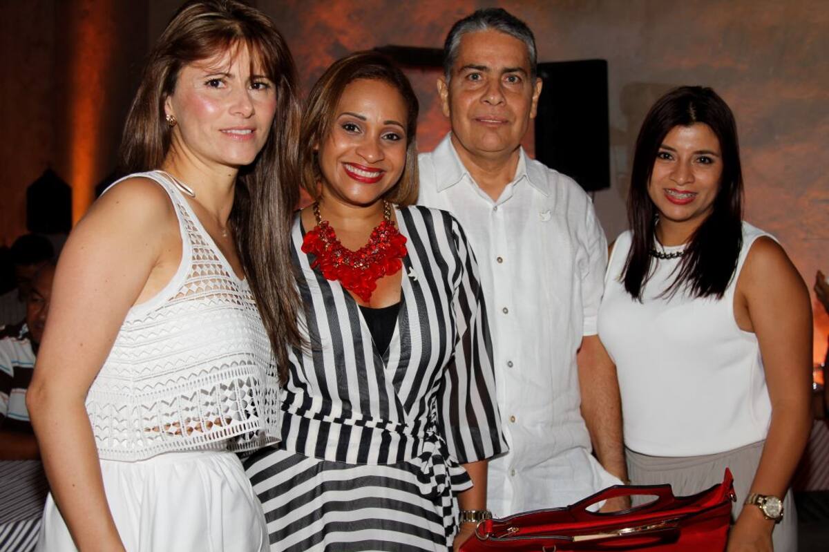 Lucía Gómez, Paulina Cabello, Roberto Arévalo y Patricia Ruano.