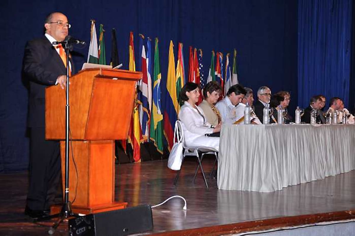 Jaime Alberto Leal Afanador, director de la Unad, durante la instalación del Congreso, evento dirigido a la educación de calidad vía Internet. cortesia