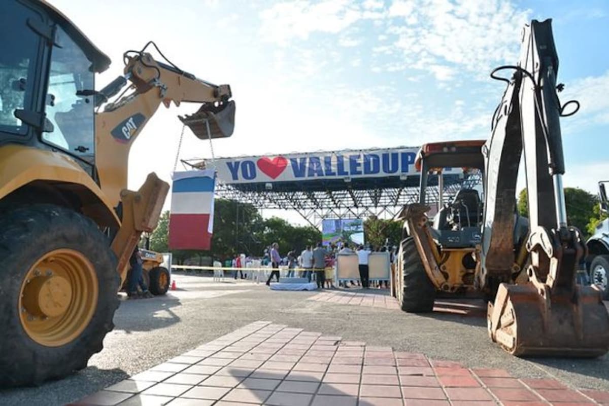El monumento de la Revolución en marcha permanecerá y debajo de éste será diseñado un espejo de agua. COLPRENSA.