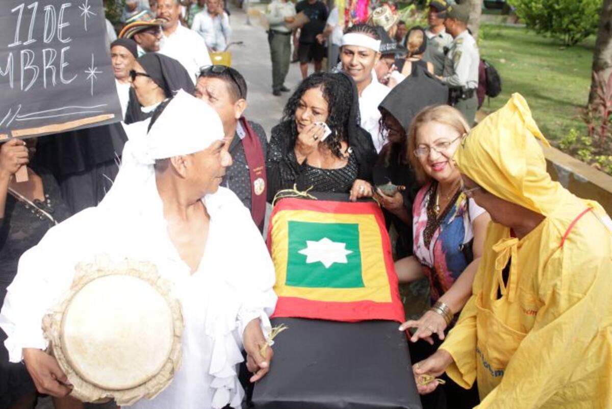 Actores festivos en la marcha fúnebre por la defensa de las Fiestas de Independencia de Cartagena. Nayib Gaviria-El Universal