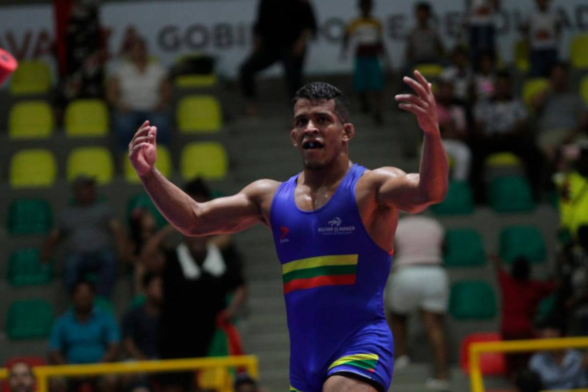 Néstor Tafur se baño en oro para Bolívar.