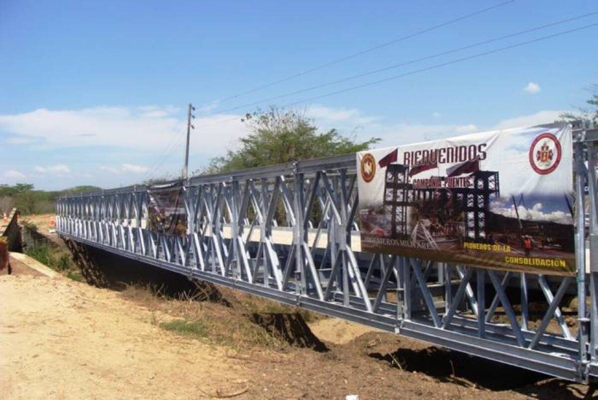 Los soldados trabajaron por 20 horas diarias durante seis días para finalizar en tiempo record el puente. Cortesía