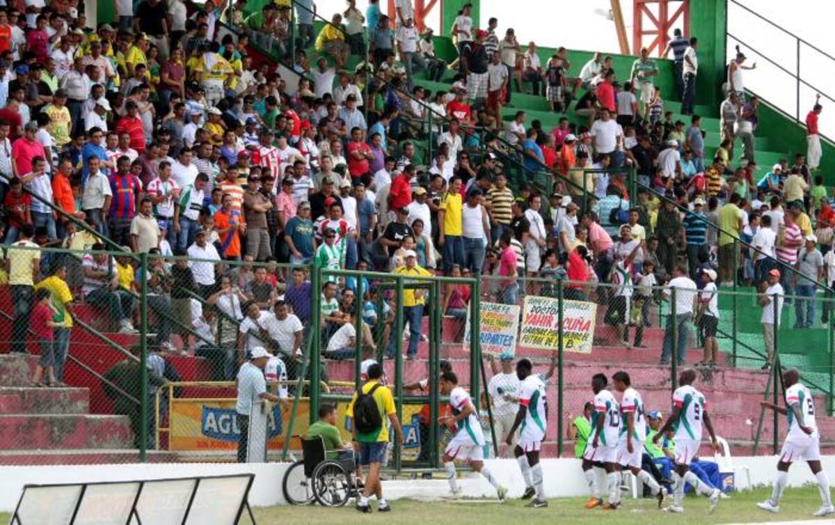 Sin tener nada que ver, la afición sucreña, una de las mejores del país, resultó afectada con no poder ver a su equipo el 18 de marzo. ARCHIVO