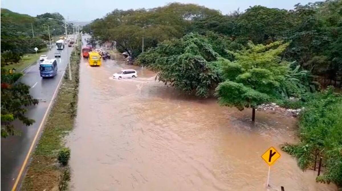 Puente de Turbaco completamente inundado