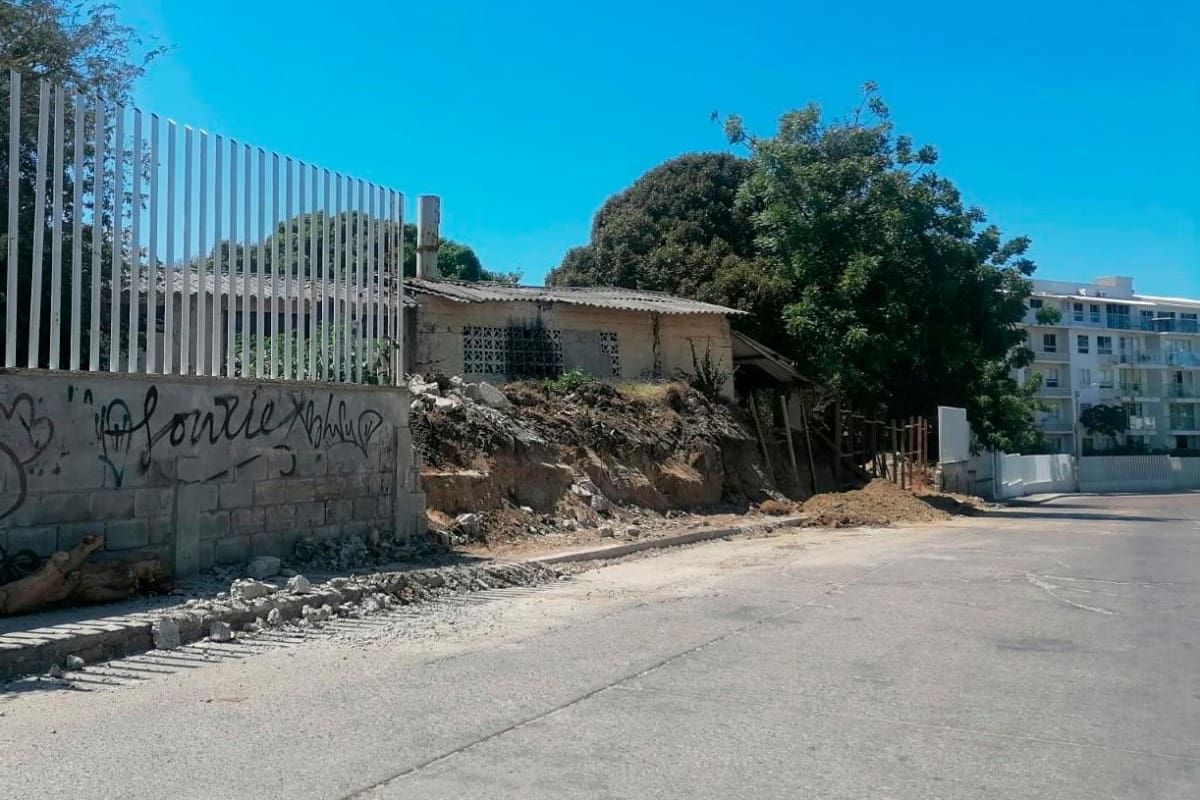 ¡Respuesta rápida! Empezaron la demolición de la pared riesgosa del ICA