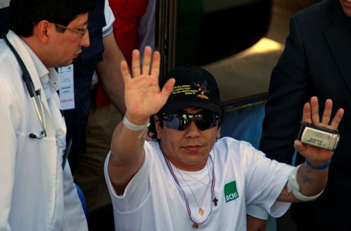 Minero Víctor Zamora tras ser rescatado en 2010. AP Dario Lopez-Mills