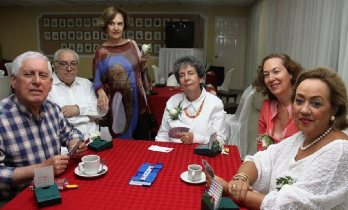Juan Vitta, Rodolfo Medina, María Inés Sánchez, Beatriz Restrepo, Cecilia Rocha y María Paulina Espinosa.