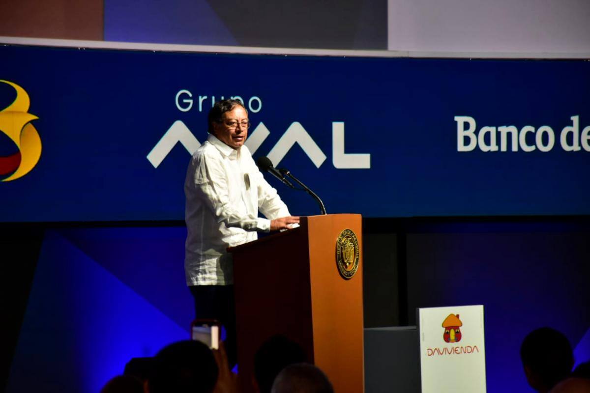 “No estamos proponiendo que se elimine el sector financiero”: Petro