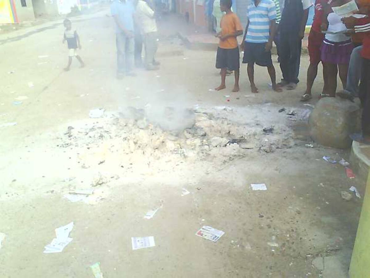 Cuantiosos daños dejó el ataque de un grupo de manifestantes a la Registraduría Municipal de Córdoba, en el centro de Bolívar. CORTESÍA @estradaduran